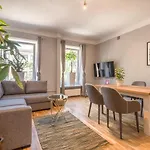 White Residence 4Rooms - City Center